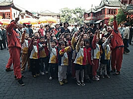 Children saluting, Yuyuan Garden, Shanghai