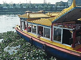 A tour on the canal