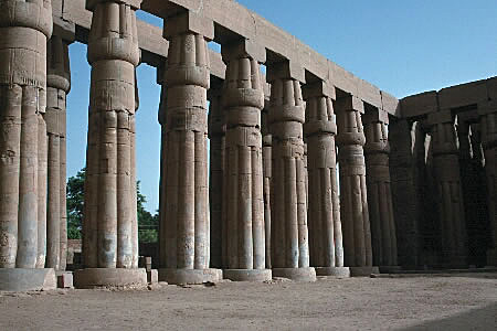 Great courtyard of Amon-Ofis II