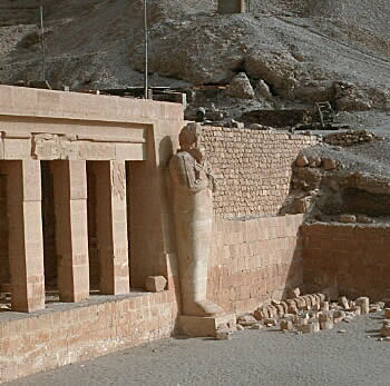 A statue at Dier El-Bahari